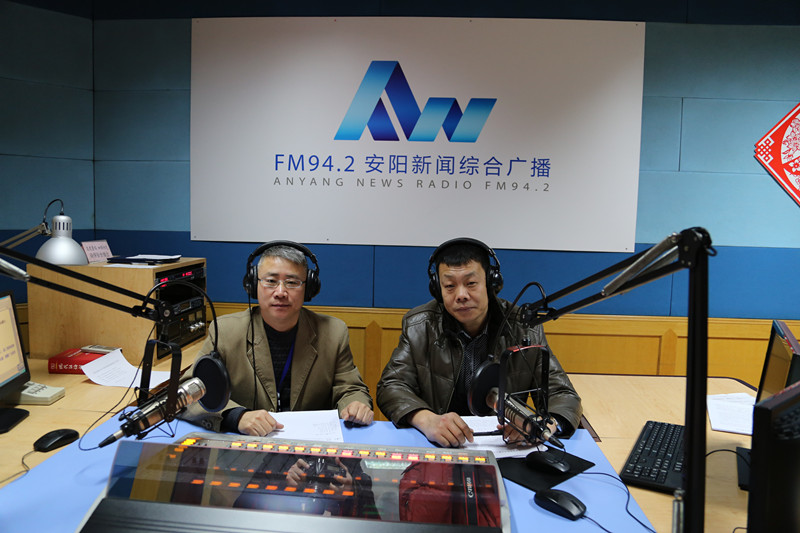 益和熱力公司董事長(cháng)、總經(jīng)理楊永峰在我市網(wǎng)上市民之家與廣大用戶(hù)群眾及網(wǎng)友進(jìn)行了在線(xiàn)交流溝通